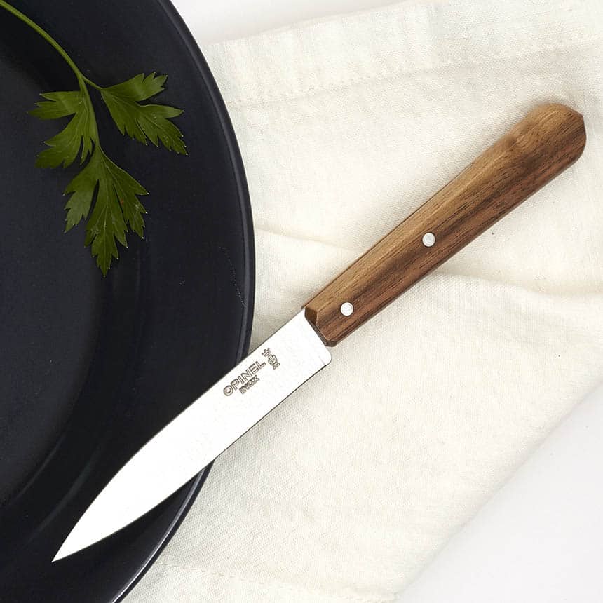 Le set de 4 couteaux n°112 office/table avec la marque OPINEL. Manche noyer, lame inox. Prix : 39 €