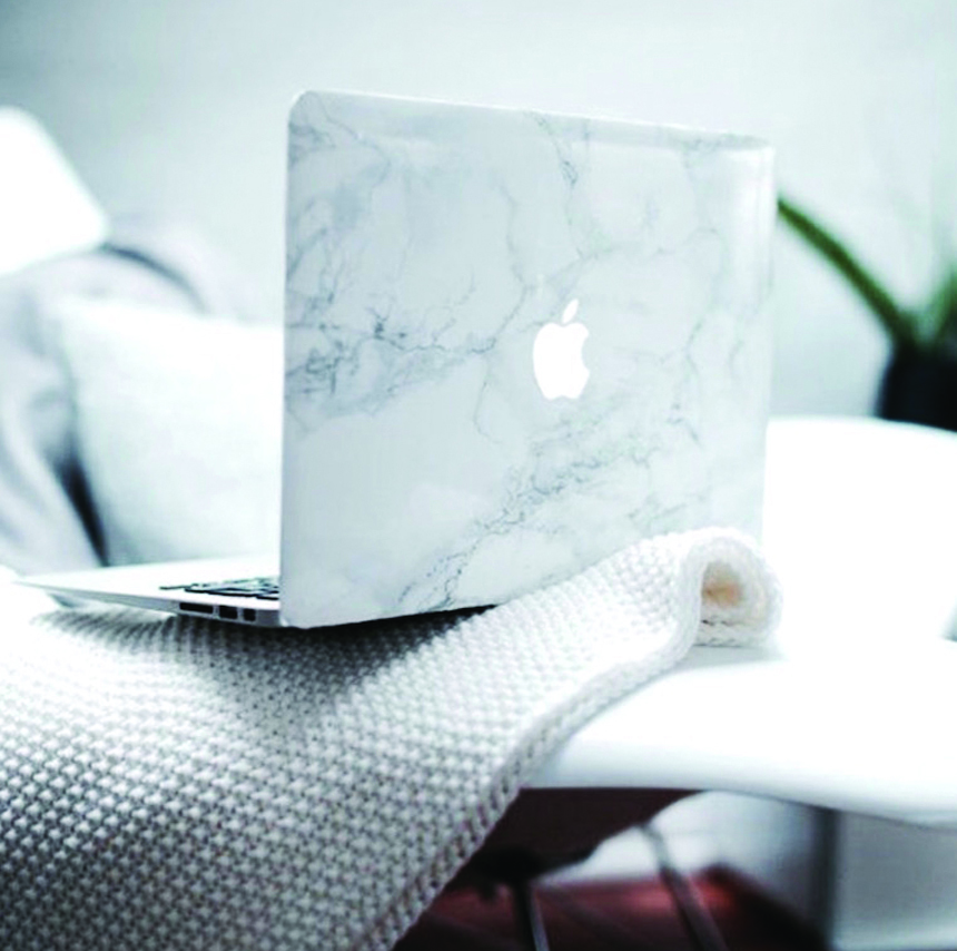 laptop-mac-marbre
