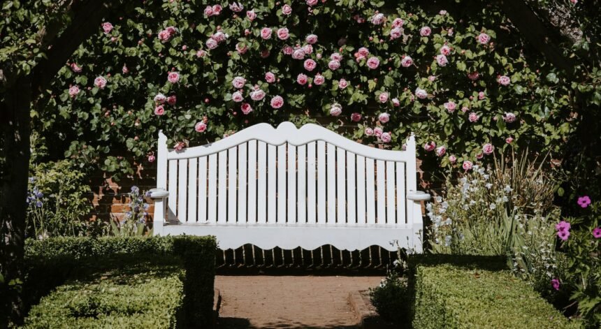 poser-banc-jardin-les-confettis-jardin-deco-printemps