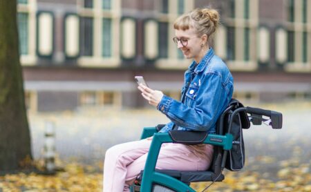 unsplash-femme-fauteuil-roulant-handicapées