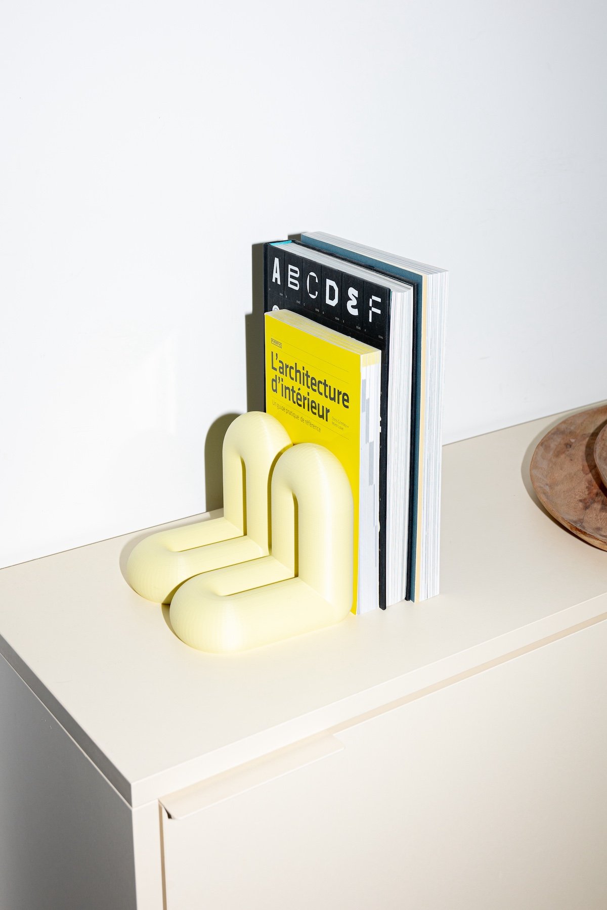 serre-livre-tubes-olive-design-journal-les-confettis-©A-Di-Francesco