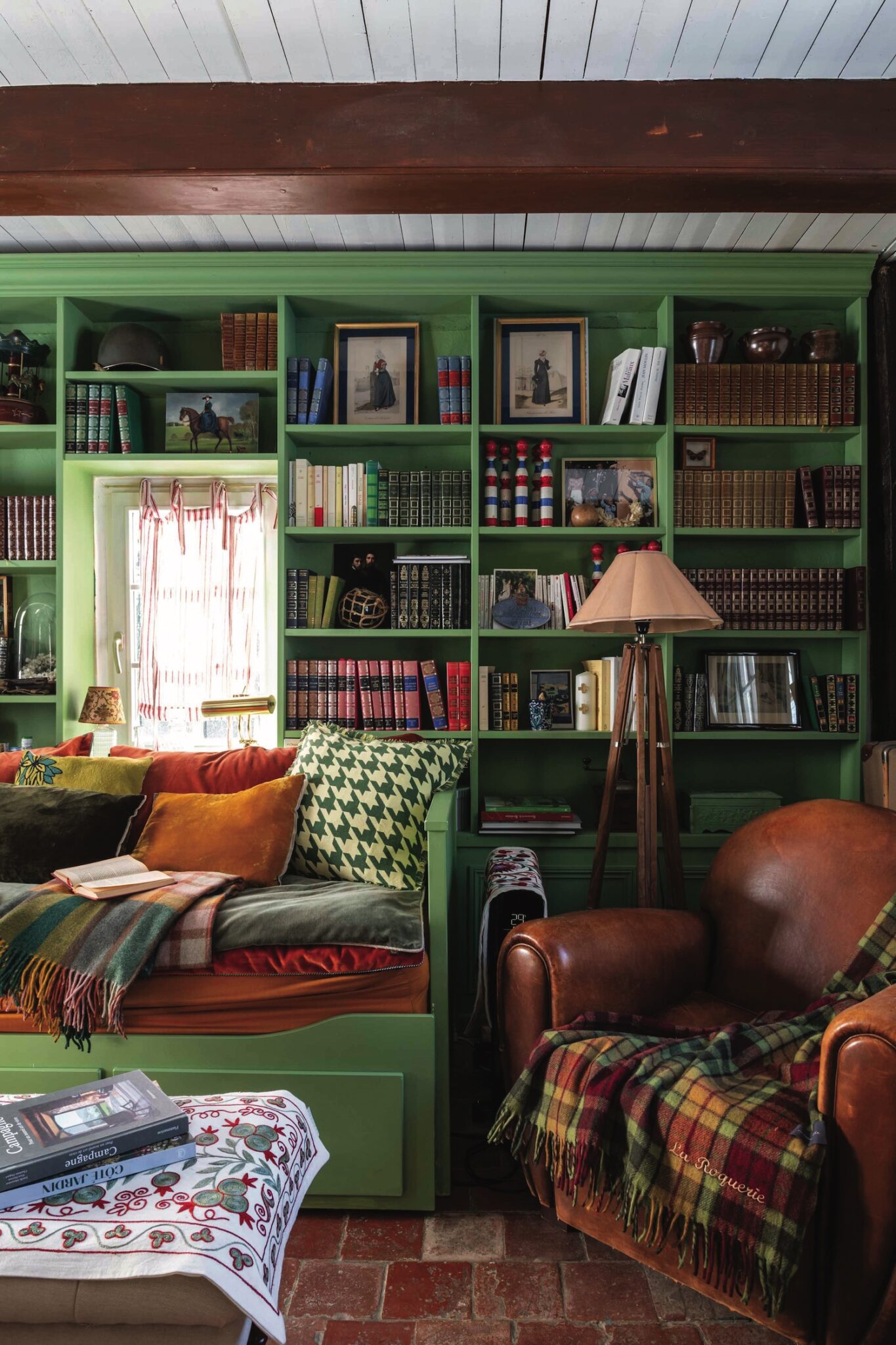 la-roquerie-cottage-interieur-bibliotheque