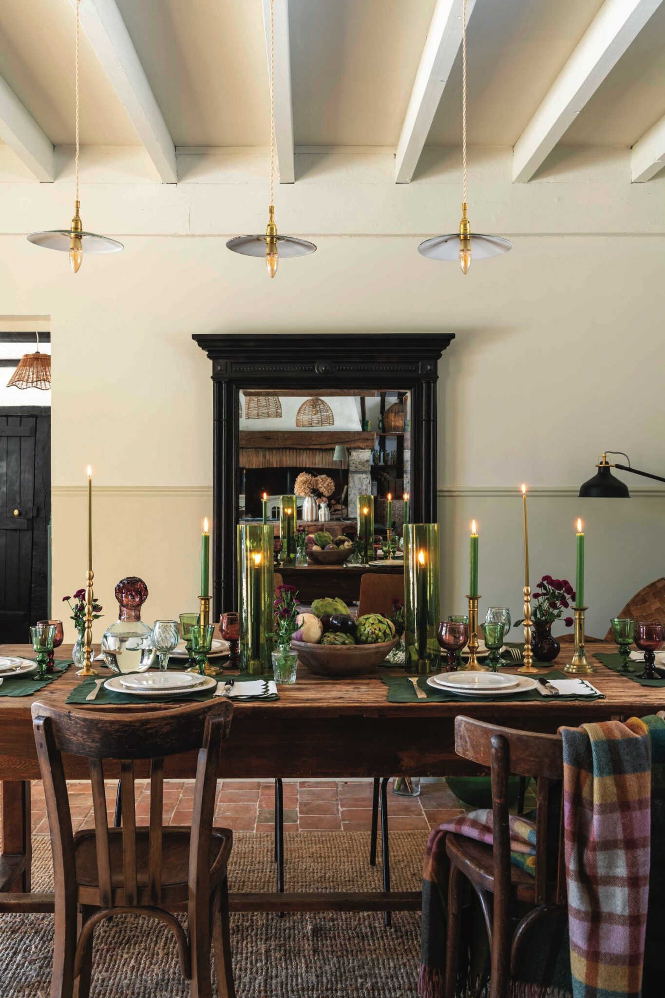 la-roquerie-cottage-interieur-table-salon