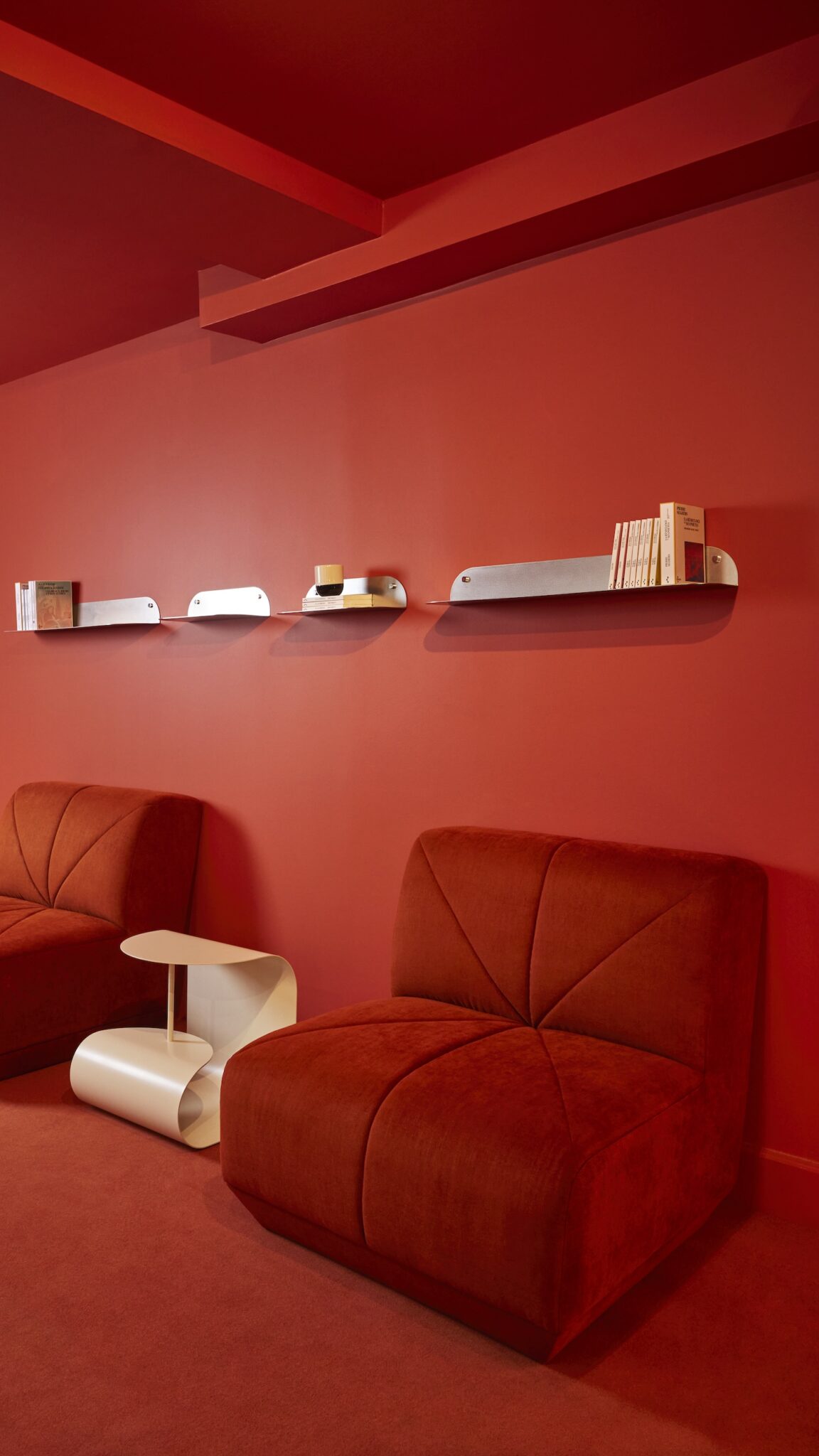 maison-sarah-lavoine-ressource-peintures-les-confettis-hospitalite-©-Francis-Amiand