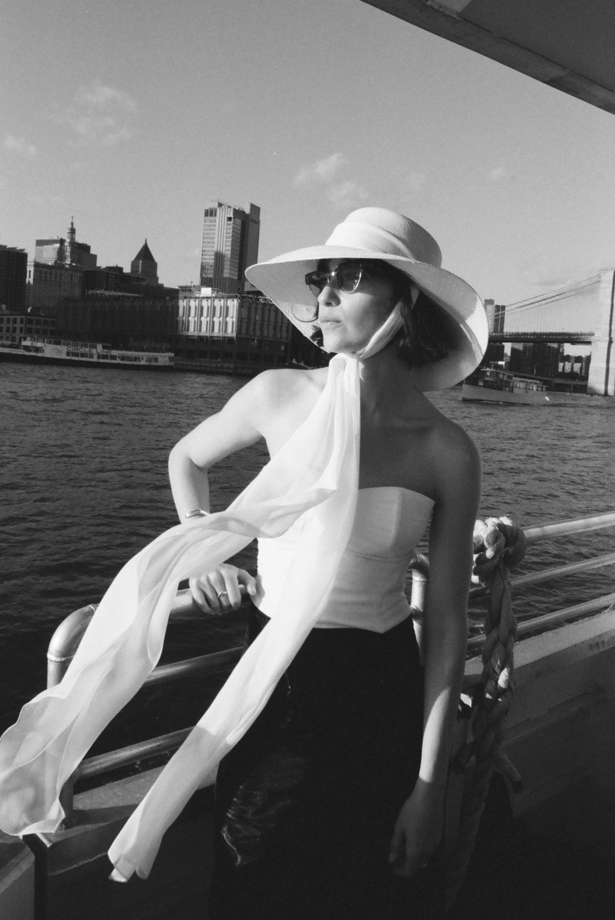 courtois-paris-collaboration-uni-chapeaux-ceremonie