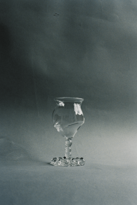 verre-pied-justine-menard-les-confettis-journal-web-talent