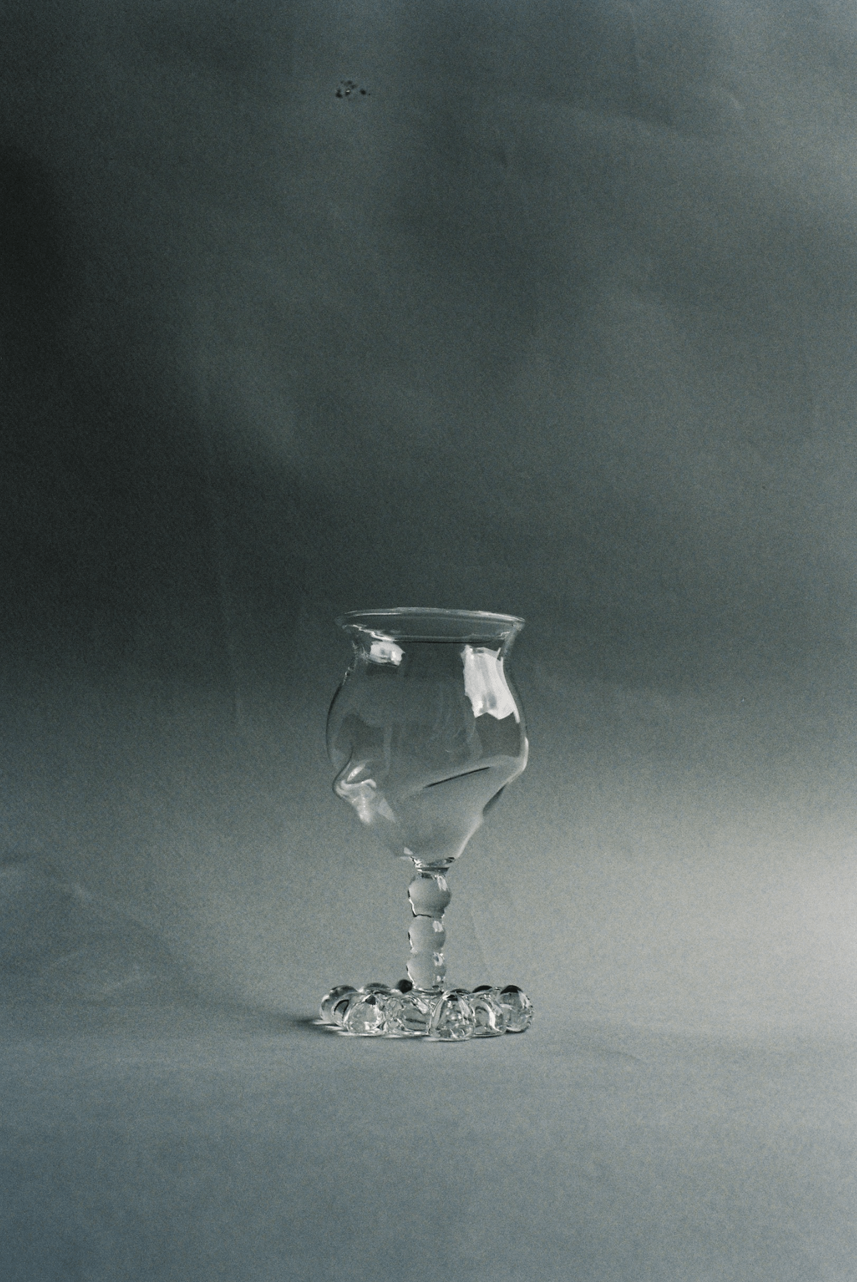 verre-pied-justine-menard-les-confettis-journal-web-talent